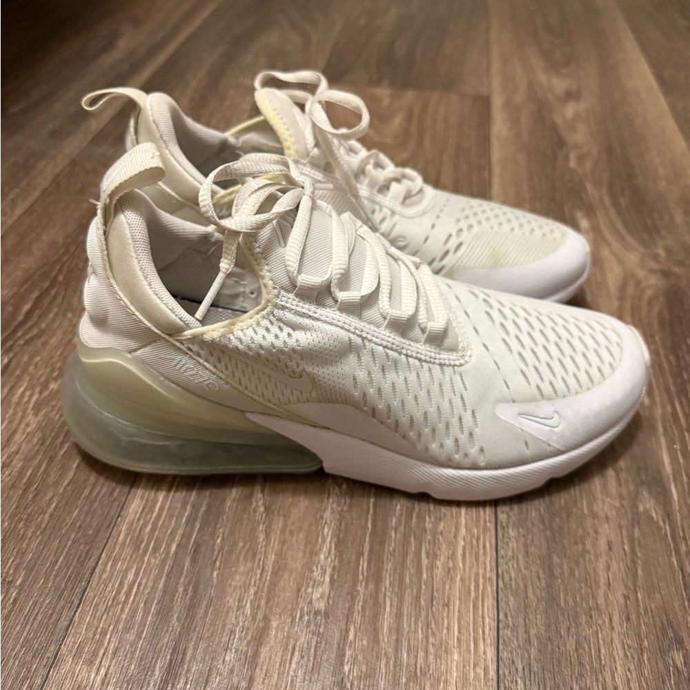 Nike Women's Cream/White Air Max Flyknit Casual Sneakers